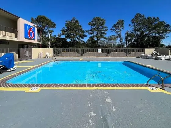 Motel 6 Hattiesburg, MS - Havuz