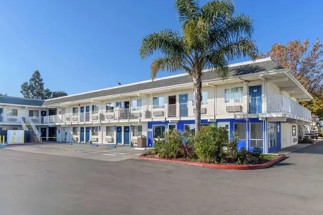 Motel 6 Hayward, CA - East Bay - Dış Mekan