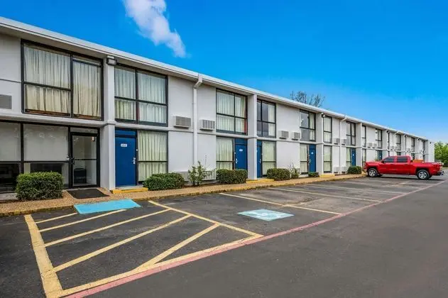 MOTEL 6 HENDERSON TX - Dış Mekan