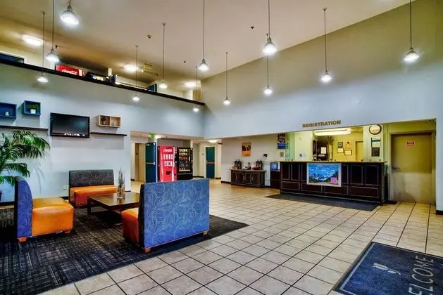 Motel 6 Hesperia, CA - West Main Street I-15 - Lobi
