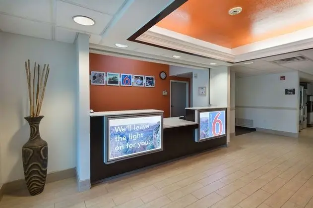 Motel 6 Hillsboro, TX - Lobi