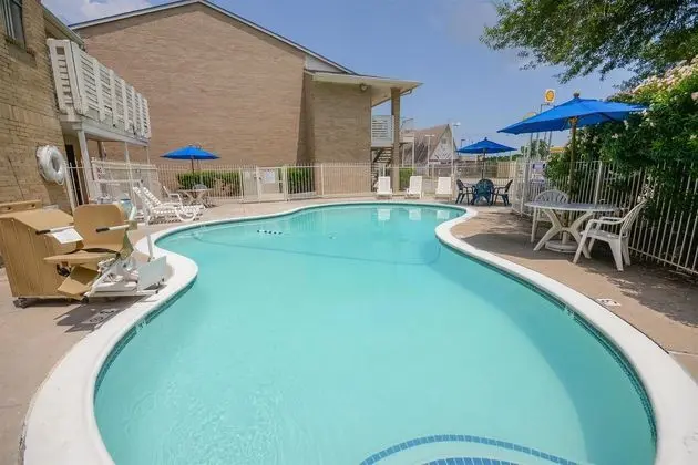 Motel 6 Houston - Baytown East