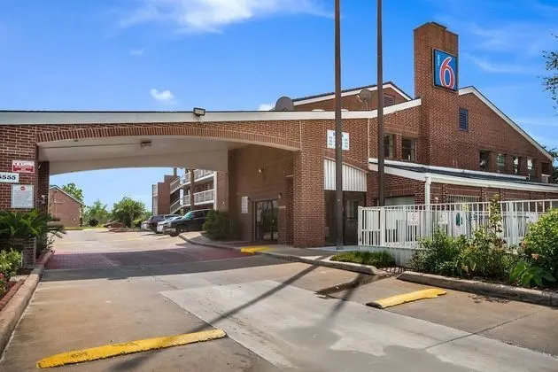 Motel 6 Houston, TX - Brookhollow - Dış Mekan