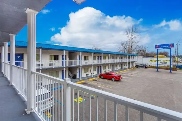 Motel 6 Huntington, WV - Dış Mekan
