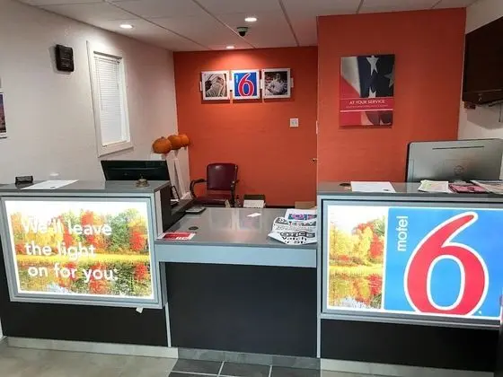 Motel 6 Huntington, WV - Lobi