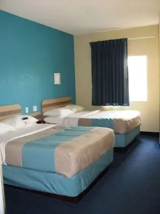 Motel 6 Huntsville - Genel