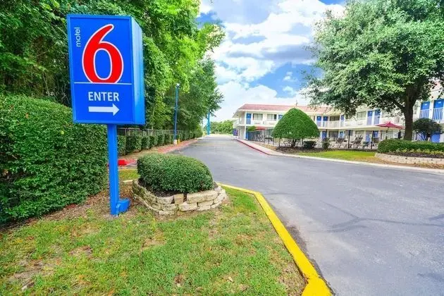 Motel 6 Huntsville, TX