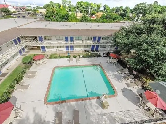 Motel 6 Huntsville, TX - Havuz