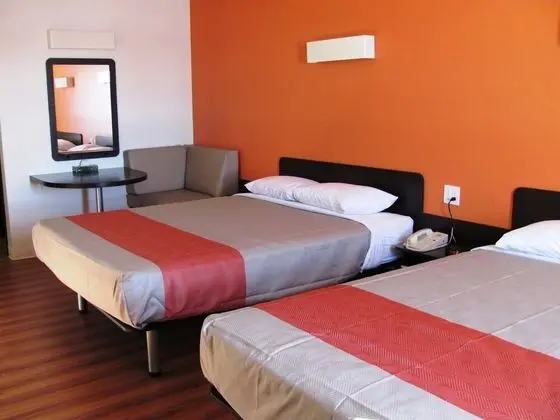Motel 6 Innisfail, AB