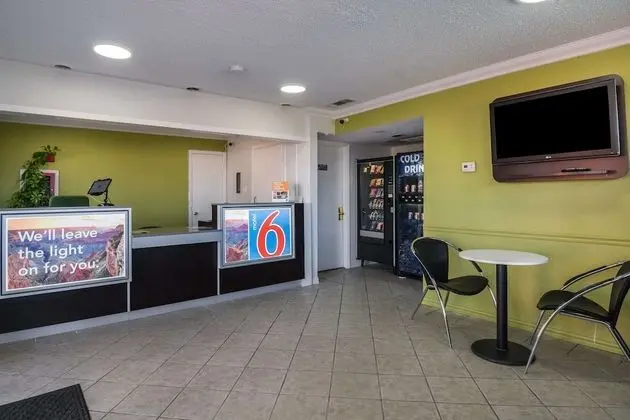 Motel 6 Irving, TX - Loop 12 - Lobi