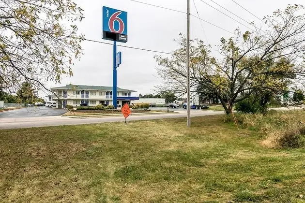 Motel 6 Janesville, WI - Dış Mekan