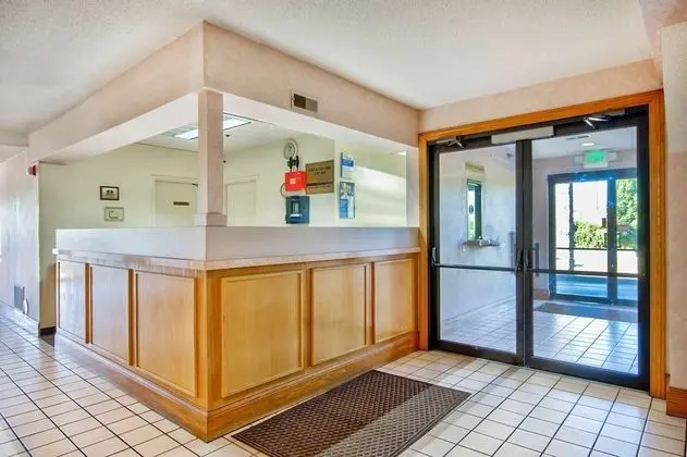 Motel 6 Jeffersonville, In - Louisville - Lobi