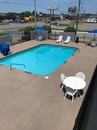 Motel 6 Jonesboro, AR - Havuz