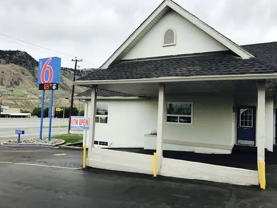 Motel 6 Kamloops, BC - Dış Mekan