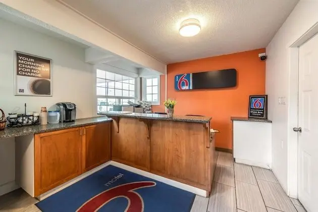 Motel 6 Kamloops, BC - Yerinde Yemek