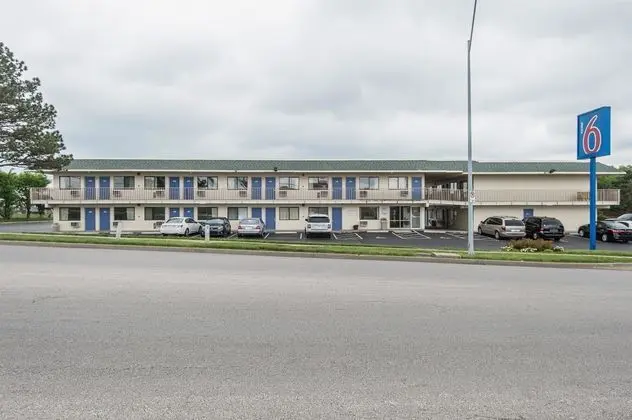 Motel 6 Kansas City North Airport