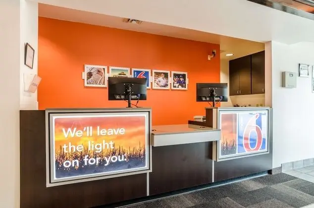 Motel 6 Kearney, NE - Lobi