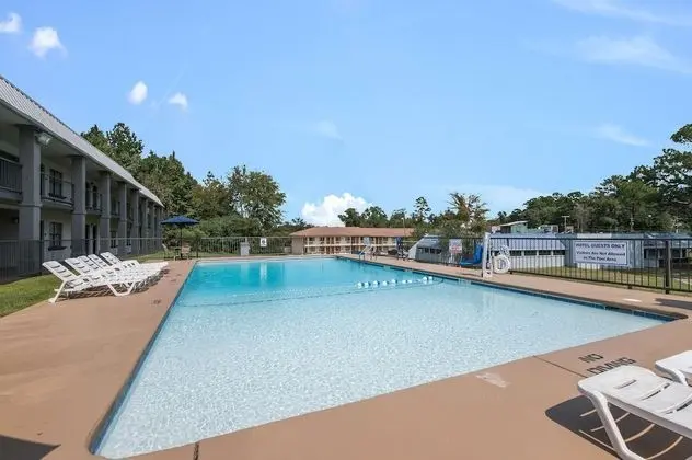 Motel 6 Kilgore, TX - Havuz