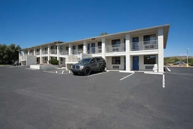 Motel 6 Kingman West - Dış Mekan