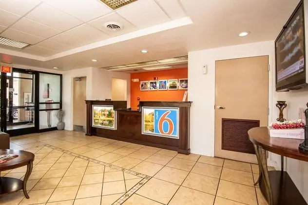 Motel 6 Kingsport, TN - Lobi