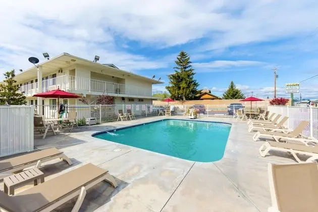 Motel 6 Klamath Falls - Havuz