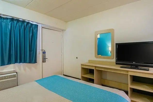 Motel 6 Knoxville North