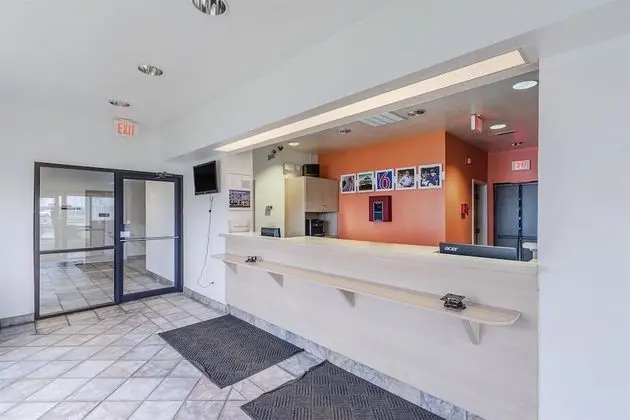 Motel 6 Kokomo, IN - Lobi