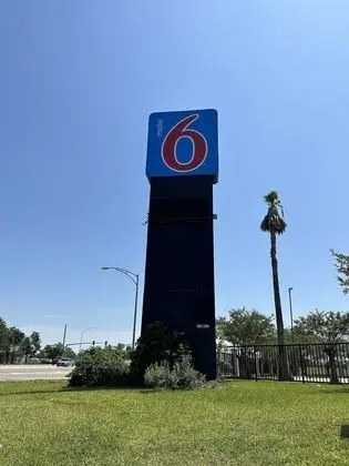 Motel 6 Lake Charles, LA - Dış Mekan