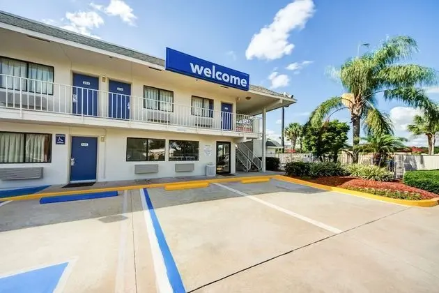 Motel 6 Lakeland, FL