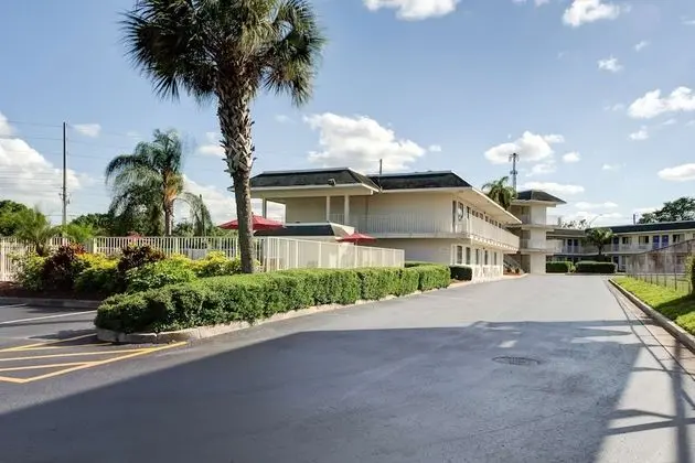 Motel 6 Lakeland, FL - Dış Mekan
