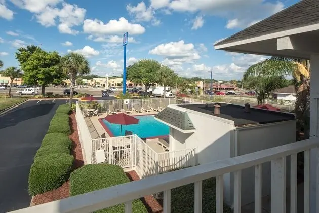 Motel 6 Lakeland, FL - Havuz