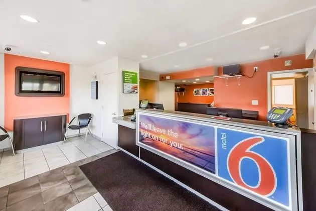 Motel 6 Lakeland, FL - Lobi