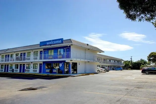 Motel 6 Lantana, FL - Dış Mekan