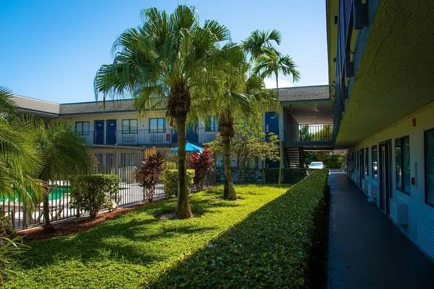 Motel 6 Lantana, FL - Dış Mekan