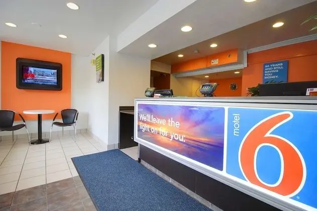 Motel 6 Lantana, FL - Lobi