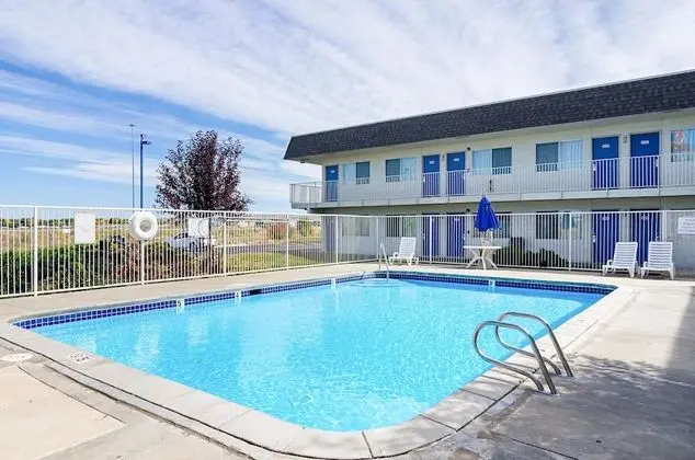 Motel 6 Laramie, WY - Havuz