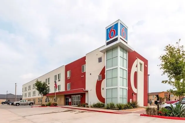 Motel 6 Laredo, TX - Airport