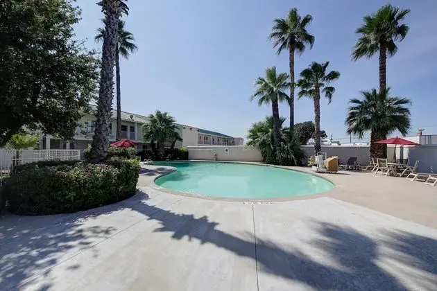 Motel 6 Laredo, TX - North I-35 - Havuz
