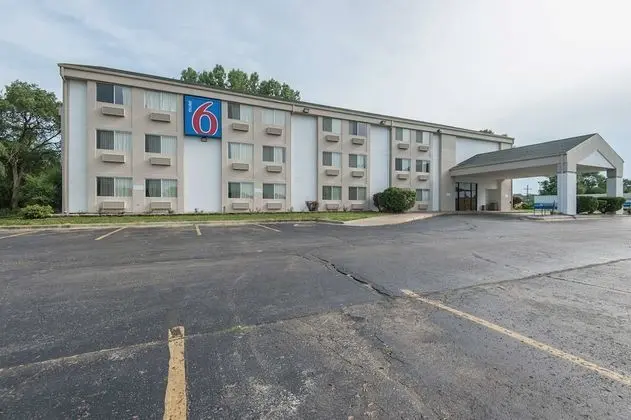 Motel 6 Lawrence, KS