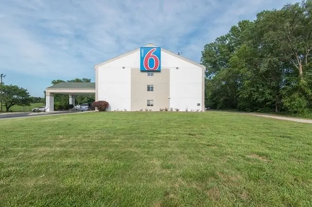 Motel 6 Lawrence, KS - Dış Mekan