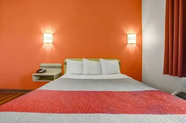 Motel 6 Lemoore, CA - Oda