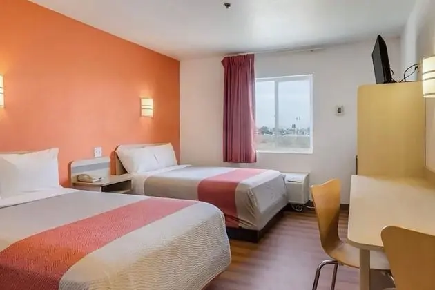Motel 6 Lemoore, CA - Öne Çıkan Resim