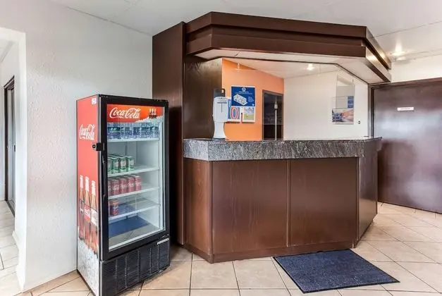 Motel 6 Lethbridge, AB - Lobi
