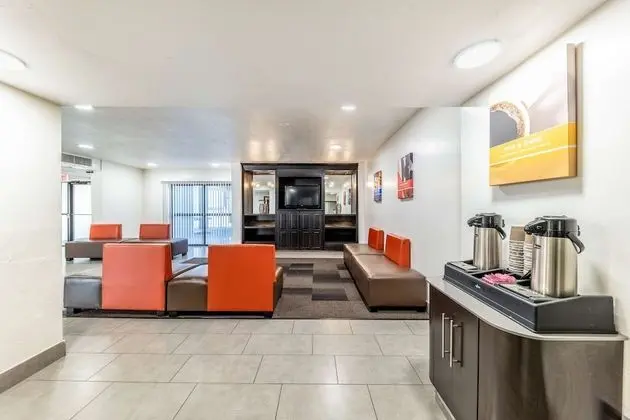 Motel 6 Lewisville, TX - Medical City - Yerinde Yemek