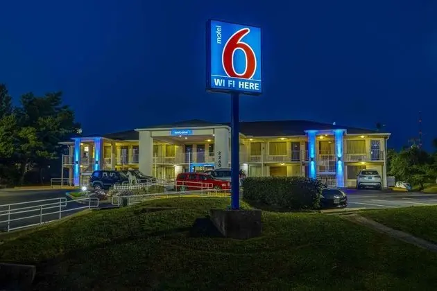 Motel 6 Lexington East - Dış Mekan