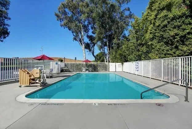 Motel 6 Livermore, CA - Havuz