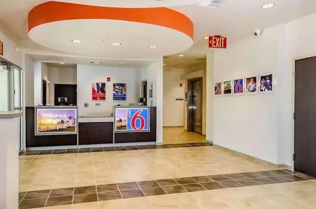 Motel 6 Livingston, CA - Merced County - Lobi