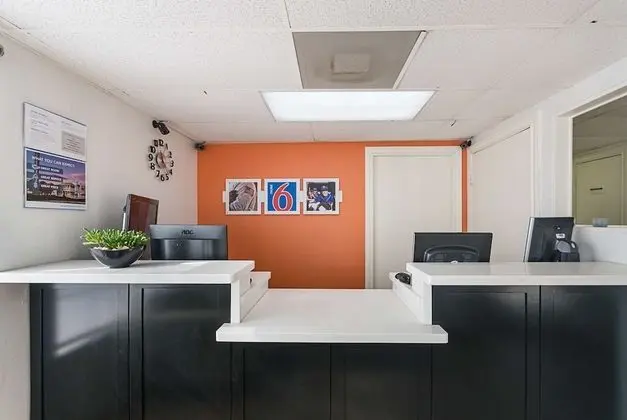 Motel 6 Livingston, TX - Lobi