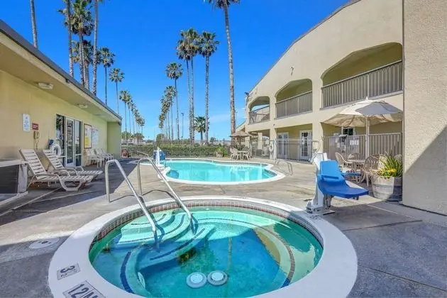 Motel 6 Lodi, CA - Havuz