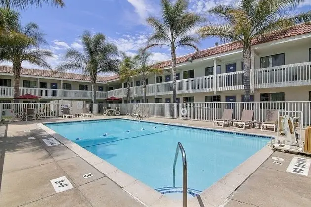 Motel 6 Lompoc, CA - Havuz